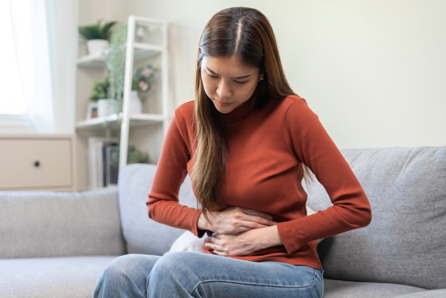 Ilustrasi Perempuan Menstruasi. Foto: Kmpzzz/Shutterstock