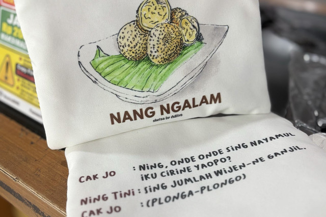 Sketsa Onde Onde sebuah karya Aditya yang dicetak dalam format Pouch. sebuah karya unik. Onde - Onde tersebut merupakan produk salah satu UMKM yang ada di Pasar Oro Oro Dowo Kota Malang, sebuah pasar tradisional, yang unik, apik dengan kualitas tinggi, layak untuk dikunjungi. (Photo by A. Afandi)