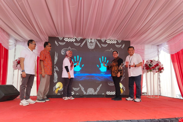 Peresmian fasilitas neuCentrIX di Kota Jayapura, Kamis (4/12/2025). Foto: kumparan