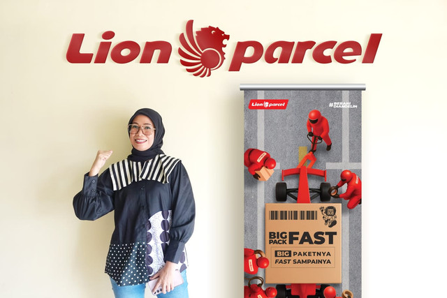 Chatarina Febrianti, pemilik agen Lion Parcel Sudirman, Palembang. (i#t)