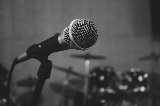 Ilustrasi lirik lagu Hai Mari Berhimpun untuk persiapan Natal, foto: unsplash/Panos Sakalakis