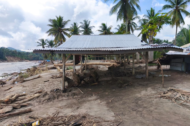 Kondisi usai banjir bandang di Desa Dayah Babul Ilmi, Teupin Mane kecamatan Juli, Kabupaten Bireuen. Foto: Dok. Elmahmudi