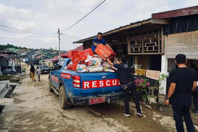 Kemensos mendistribusikan bantuan korban banjir-longsor ke 9 daerah di Aceh. Foto: Kemensos RI