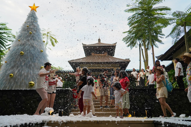 Sambut musim libur akhir tahun, Padma Resort Ubud hadirkan event bertajuk Christmas Tree Lighting Ceremony. Foto: Dok. Padma Resort Ubud