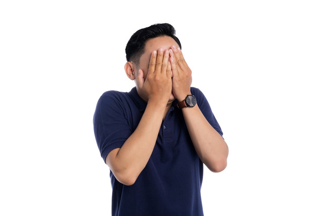 Ilustrasi pria kaget. Foto: Sewupari Studio/Shutterstock