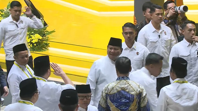 Presiden Prabowo Subianto menghadiri doa bersama dalam rangka puncak HUT Golkar ke-61 di Istora Senayan, Jakarta, Jumat (5/12/2025). Foto: Youtube/DPP PARTAI GOLKAR OFFICIAL