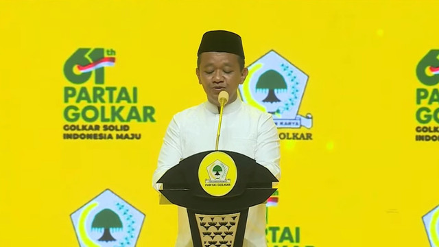 Ketua Umum Bahlil Lahadalia memberikan sambutan saat menghadiri doa bersama dalam rangka puncak HUT Golkar ke-61di Istora Senayan, Jakarta, Jumat (5/12/2025).
 Foto: Youtube/DPP PARTAI GOLKAR OFFICIAL