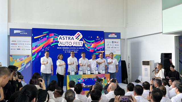 Rudy (Wapresdir Astra) bersama Direktur Astra dan Direksi Anak Usaha resmi membuka Astra Auto Fest 2025 Foto: Dok. Arya Ahyani Fadianur