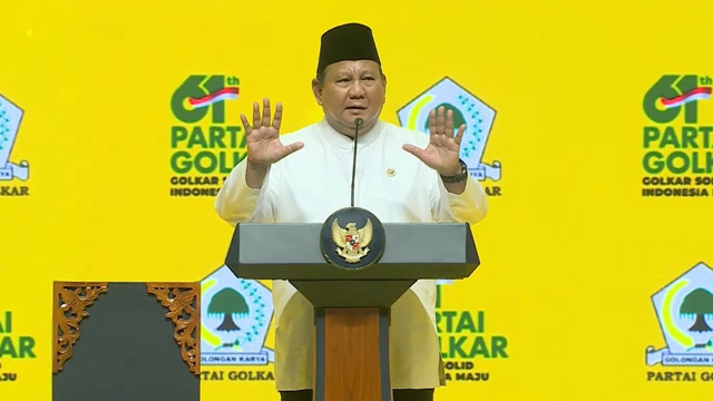 Presiden Prabowo Subianto memberikan sambutan saat menghadiri doa bersama dalam rangka puncak HUT Golkar ke-61di Istora Senayan, Jakarta, Jumat (5/12/2025). Foto: Youtube/DPP PARTAI GOLKAR OFFICIAL