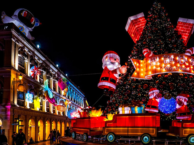 Ilustrasi pohon Natal Mall Ciputra. Foto: Unsplash.com/kt Leung
