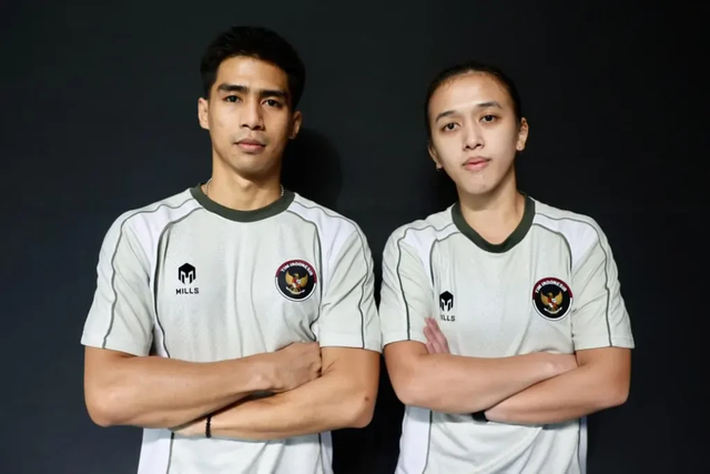 Kapten tim bulu tangkis Indonesia di SEA Games 2025, Sabar Gutama dan Febriana Kusuma. Foto: PBSI