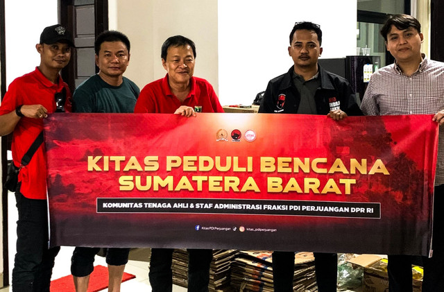 KITAS PDIP menyalurkan bantuan kepada korban banjir di Sumbar. (ist)