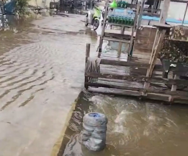 Banjir rob yang terjadi di Kecamatan Batu Ampar, Kubu Raya. Foto: Dok. Istimewa