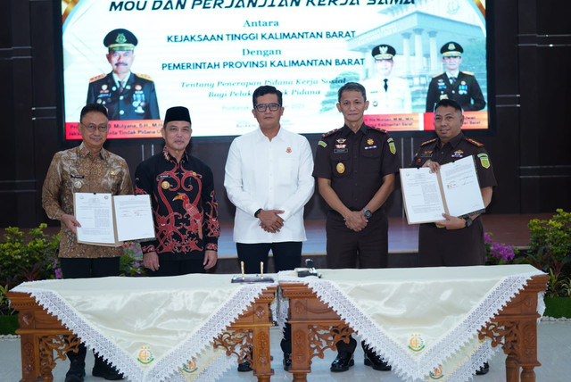 Penandatangan MoU Wali Kota Pontianak dengan Kejati Kalbar. Foto: Dok. Pemkot Pontianak
