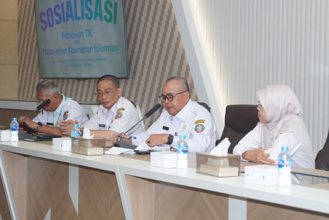 Diskominfo Kota Pontianak menggelar sosialisasi Kebijakan TIK dan Manajemen Keamanan Informasi bagi para Pranata Komputer. Foto: Dok. Pemkot Pontianak