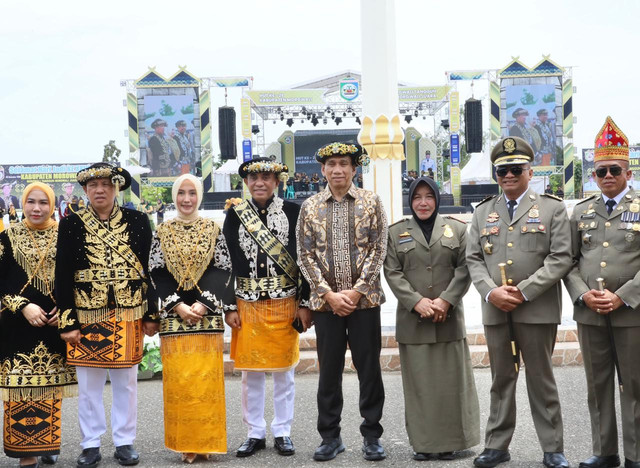 Wamendagri Akhmad Wiyagus saat menghadiri HUT ke-26 Kabupaten Morowali di Alun-alun Rumah Jabatan Bupati Morowali, Sulawesi Tengah Foto: Dok. Kemendagri