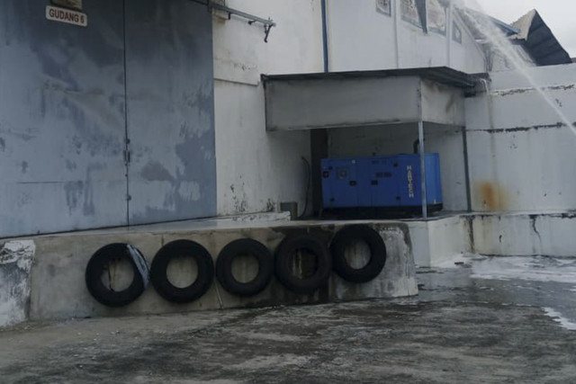 Kebakaran gudang di wilayah Kalideres, Jakarta Barat. Foto: Dok. Gulkarmat Jakbar