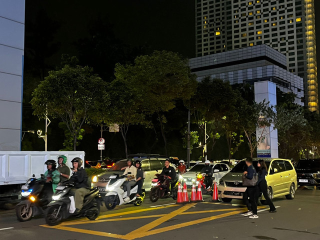 Kepadatan lalin di kasawan GBK usai peraayaan natal Gereja Tiberias, Sabtu (6/12). dok Rayyan