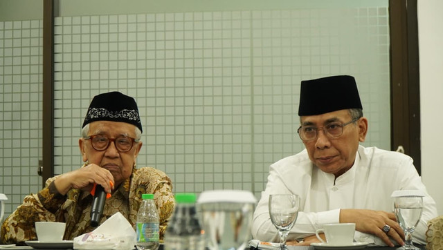 Pertemuan Gus Yahya dan kiai sepuh NU di Ponpes Tebuireng, Sabtu (6/12) Foto: Dok. Istimewa