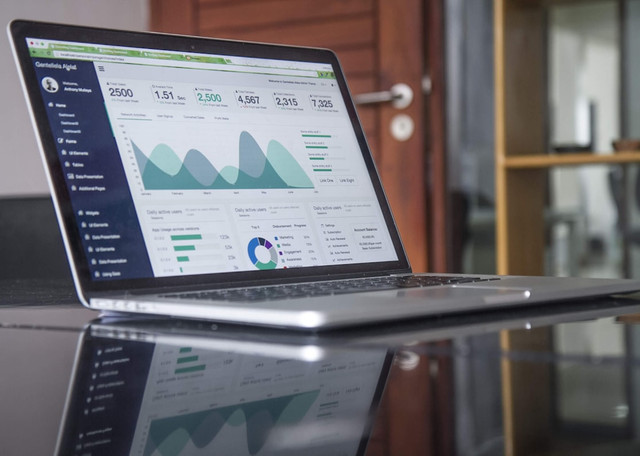 Ilustrasi perbedaan utama struktut data tree dan graph. Foto: Unsplash/Carlos Muza