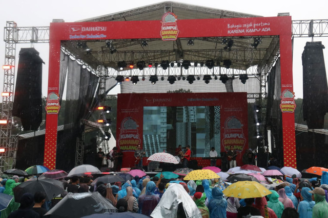 D'MASIV meriahkan Daihatsu Kumpul Sahabat Malang 2025. Foto: Fitra Andrianto/kumparan