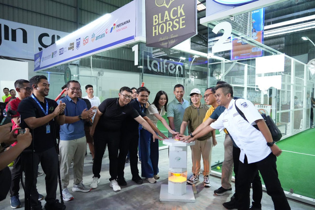 Gubernur Kalbar Ria Norsan membuka secara resmi kompetisi ‘Rising Padel Black Horse 2025’ di Kubu Raya. Foto: Dok. Adpim Pemprov Kalbar