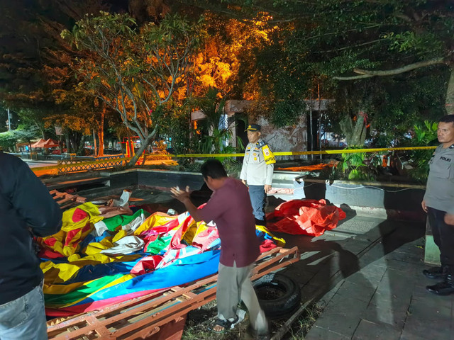 Bocah laki-laki berinisial GL (5) di Kota Sungai Penuh, Jambi, meninggal dunia karena terhimpit istana balon yang sudah dikempeskan dan dilipat. Foto: Dok. Polres Kerinci