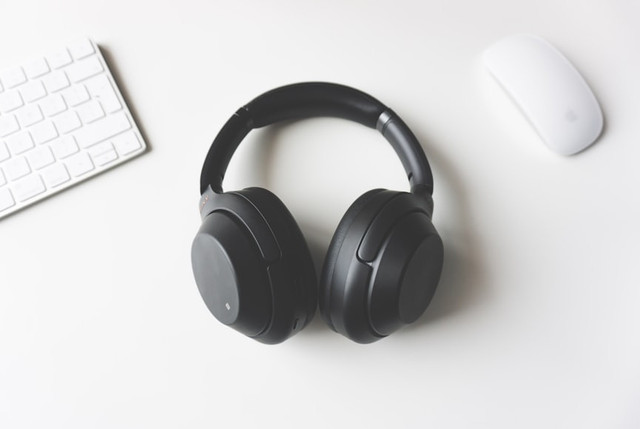 Ilustrasi Makna lagu Love Epiphany Reality Club.Foto: Unsplash/Tomasz Gawłowski