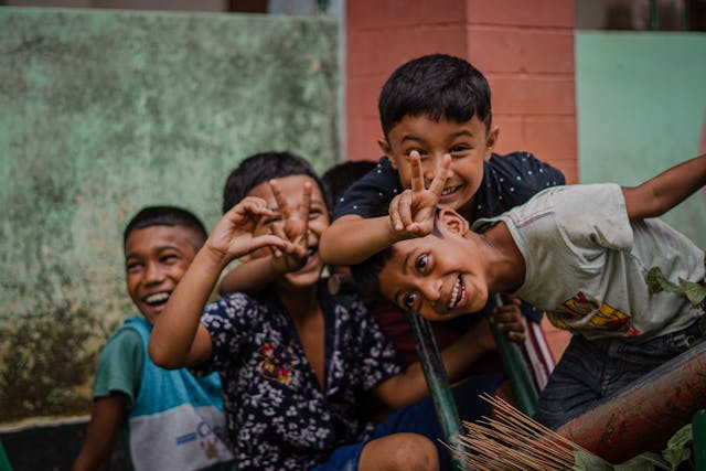 Ilustrasi Kumpulan Anak Usia Sekolah. Foto Pexels.