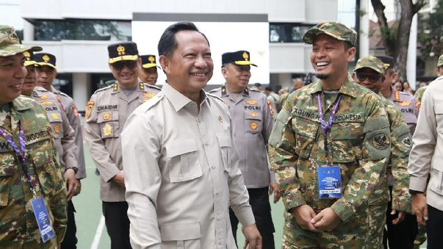 Mendagri Tito Karnavian bersama dengan Wali Kota Pekanbaru Agung Nugroho. Foto: Pemkot Pekanbaru