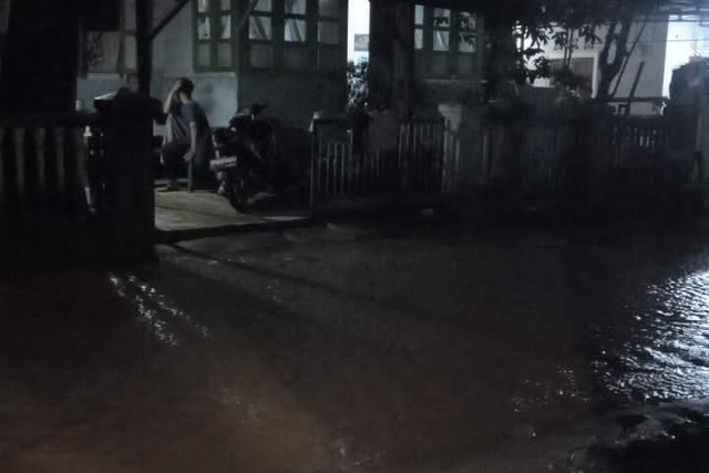 Kondisi di wilayah Sibolga terkena banjir, Minggu (7/12/2025). Foto: Humas Polres Sibolga