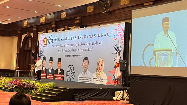 Menteri Sosial Saifullah Yusuf (Gus Ipul) saat peringatan Hari Disabilitas Internasional di Hotel Bidakara, Tebet, Jakarta Selatan, Senin (8/12/2025). Foto: Nasywa Athifah/kumparan