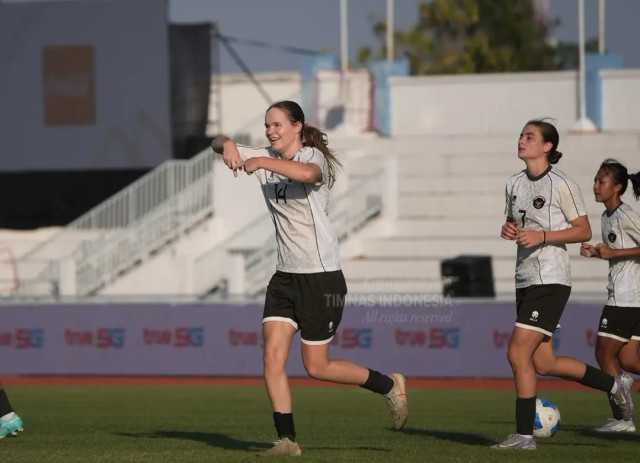 Isa Warps usai mencetak gol untuk Timnas Wanita Indonesia di SEA Games 2025. Foto: PSSI