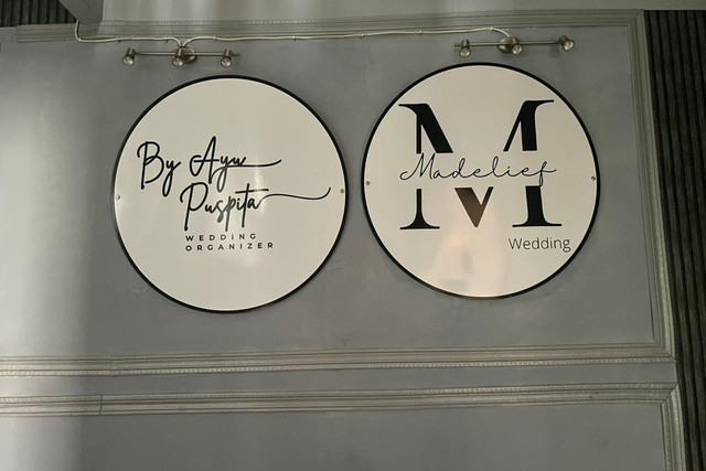 Suasana terkini Ayu Puspita Wedding Service, wedding organizer (WO) yang diduga melakukan penipuan di Ceger, Cipayung, Jakarta Timur, Senin (8/12/2025). Foto: Fadhil Pramudya/kumparan