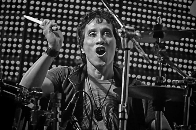 Yaya Moektio, mantan drummer band God Bless, meninggal dunia. Foto: Instagram/@godblessrocks