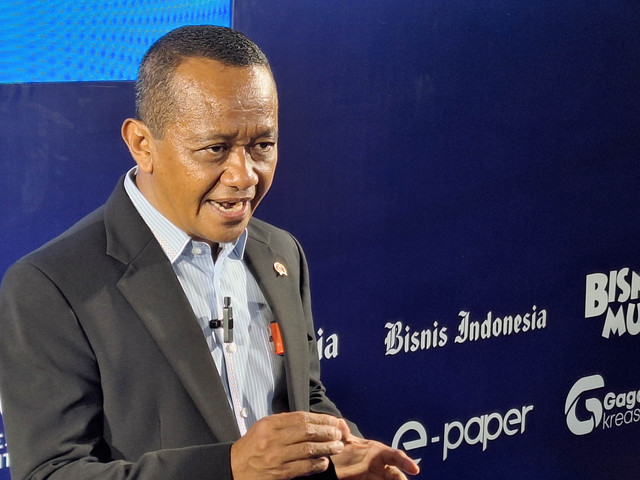 Menteri ESDM Bahlil Lahadalia dalam Bisnis Indonesia Group Conference 2025 di Hotel Raffles, Jakarta Selatan pada Senin (8/12/2025). Foto: Argya D. Maheswara/kumparan 