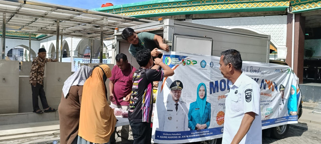 Pemkot Pekanbaru menyediakan layanan mobil pangan keliling yang dinamai Pangan Keliling Andalan Murah dan Amanah (Pak Aman). Foto: Pemkot Pekanbaru