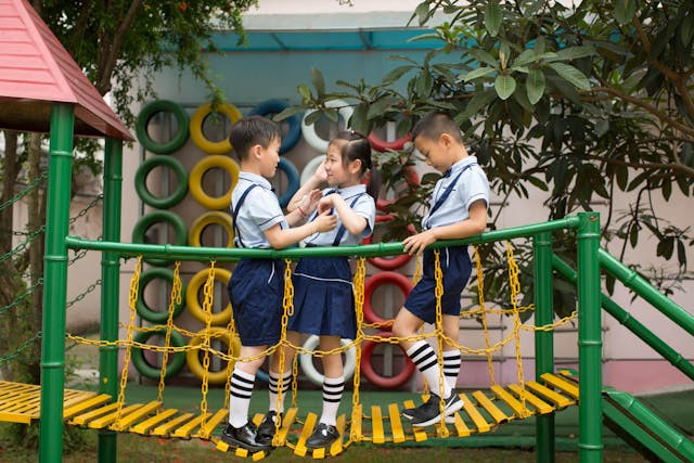 Ilustrasi Anak Sekolah Dasar di Daerah Urban. Foto: Pexels.