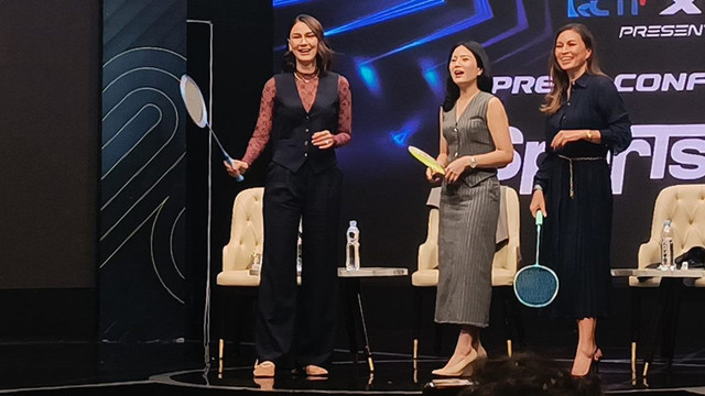 Luna Maya dalam konferensi pers Sportive+ di Kebon Sirih, Jakarta Pusat, Senin (8/12/2025). Foto: Giovanni/kumparan