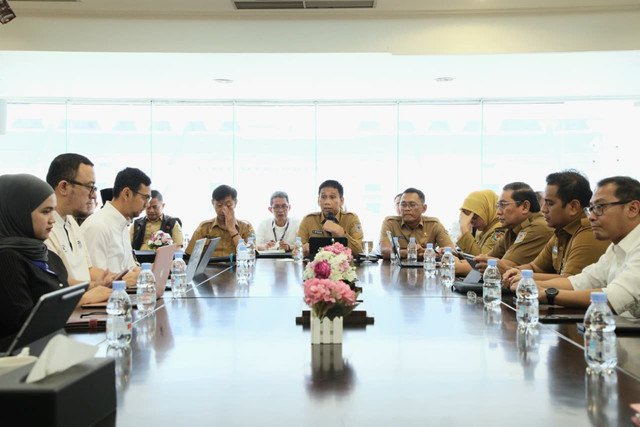 Wamendagri Akhmad Wiyagus hadiri FGD pengelolaan stadion di Stadion Gelora Bandung Lautan Api, Bandung, Jawa Barat, Senin (8/12/2025). Foto: Kemendagri RI