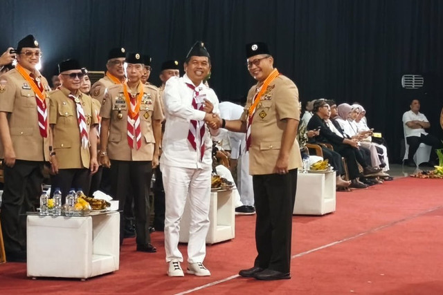 Gubernur Jawa Barat Dedi Mulyadi menghadiri Pelantikan Mabida dan Kwartir Daerah Pramuka Provinsi Jawa Barat di kampus Institut Pemerintahan Dalam Negeri (IPDN) Jatinangor, Selasa (9/12/2025). Foto: Linda Lestari/kumparan