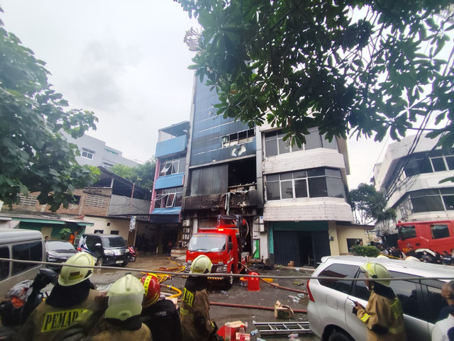 Gedung Terra Drone, Jakarta Pusat, yang terbakar. Foto: Rachmadi Rasyad/kumparam
