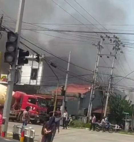 Pondok Pak Nur di Singkawang, Kalbar, ludes terbakar dilalap api. Foto: Dok. Instagram @mysingkawang