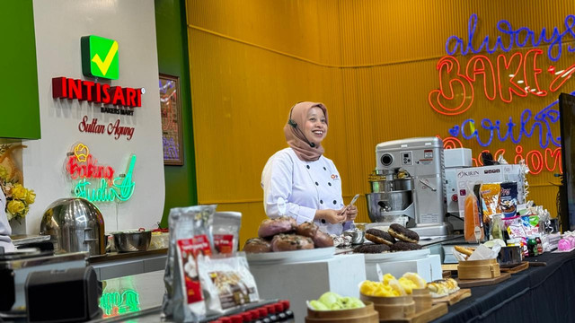 Baking Class di toko Intisari Sultan Agung bersama chef Arifatun. Foto: Gracetika/Pandangan Jogja