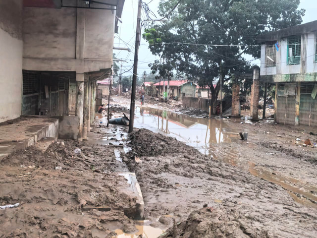 Suasana Aceh Tamiang pascabanjir bandang dan longsor pada Selasa (9/12/2025). Foto: Fadjar Hadi/kumparan