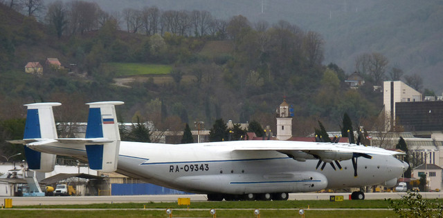 Ilustrasi pesawat militer Rusia, Antonov AN-22. Foto: SERGEI POLUNIN/AFP