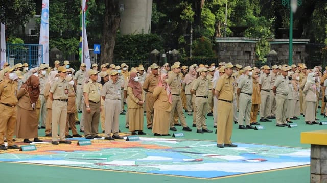 Ilustrasi pegawai PNS yang dijanjikan terlapor kepada ketiga korban/Dokumen Kumparan