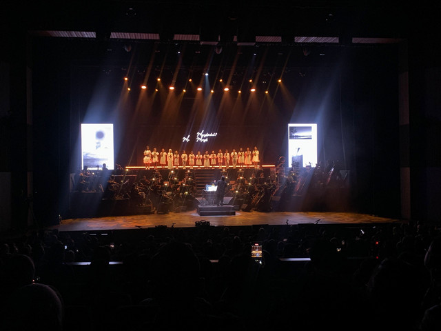 Konser Symphonesia Viral 100% Musik Indonesia di bawah arahan Erwin Gutawa Orchestra resmi digelar di Graha Bakti Budaya, Selasa (9/12/2025). Foto: Vincentius Mario/kumparan