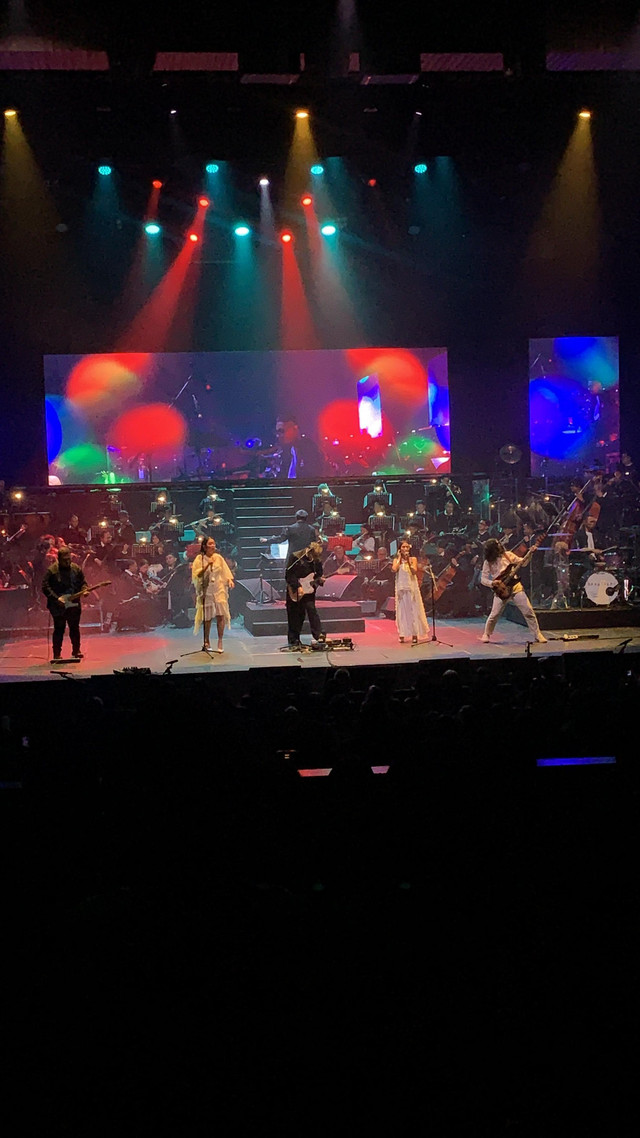 Konser Symphonesia Viral 100% Musik Indonesia di bawah arahan Erwin Gutawa Orchestra resmi digelar di Graha Bakti Budaya, Selasa (9/12/2025). Foto: Vincentius Mario/kumparan