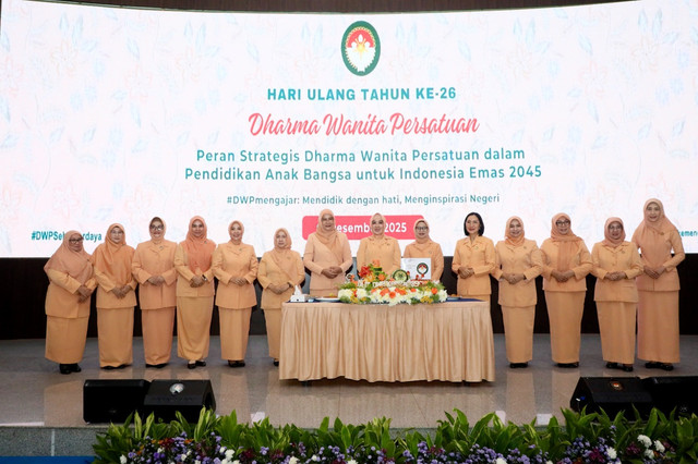Penasihat Ketua Dharma Wanita Persatuan (DWP) Kementerian Dalam Negeri (Kemendagri) Tri Tito Karnavian di Peringatan Hari Ulang Tahun (HUT) ke-26 DWP di Kemendagri, Selasa (9/12/2025). Foto: Dok. Puspen Kemendagri